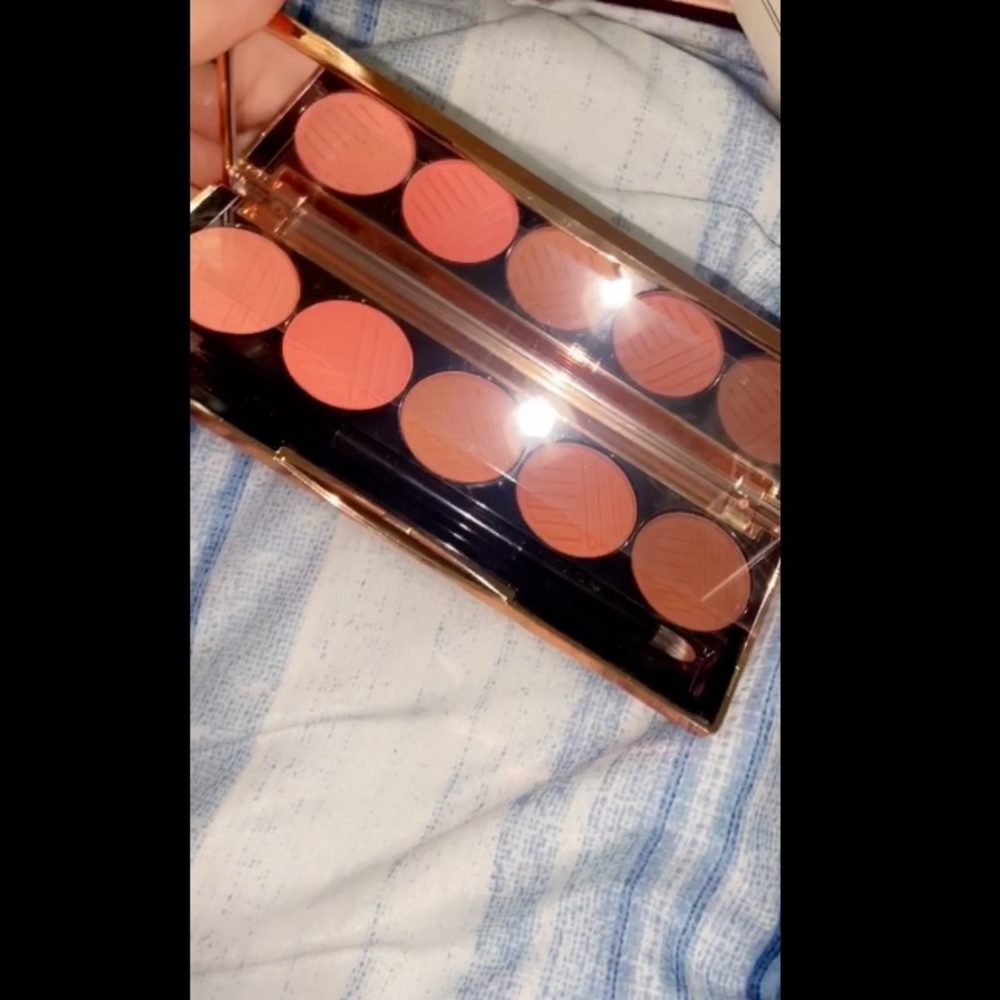 makeup - Picture 2 of 3